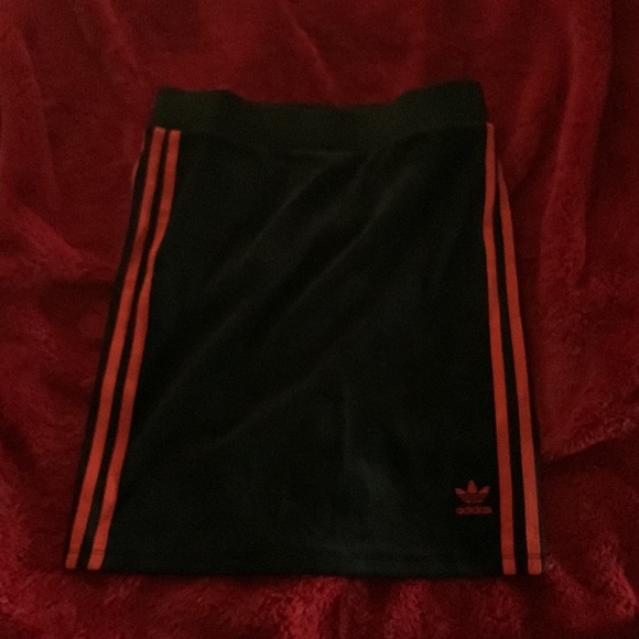 Adidas Velvet skirt with red strips - Picture 3 of 7